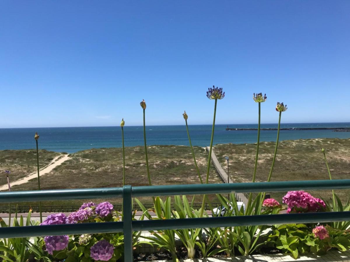 Beachfront Apartment With Sea View Azurara Esterno foto
