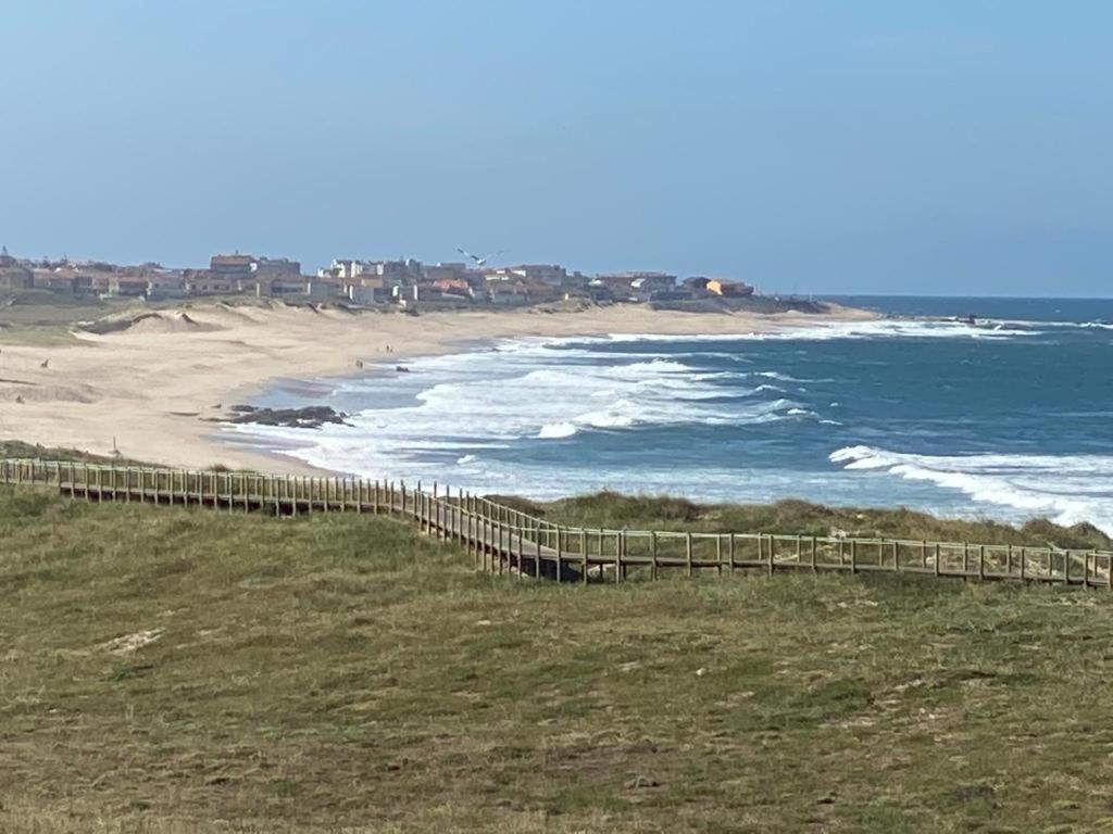 Beachfront Apartment With Sea View Azurara Esterno foto